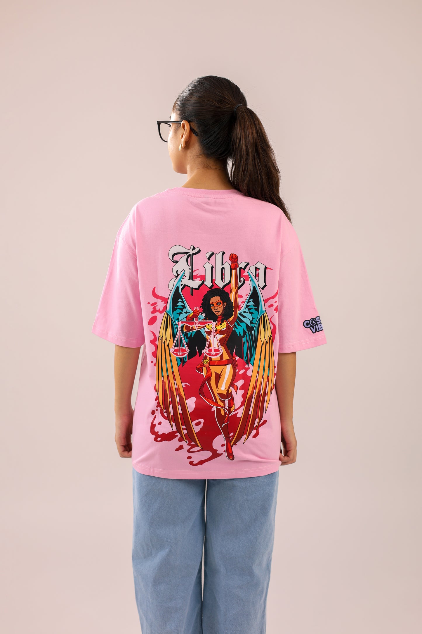 Libra Oversized T-Shirt Zodiac worn